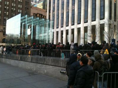 145752 ipad 2 line nyc mar18 500